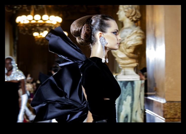 Cinematic Couture Modes tveršanas māksla ar drāmu un stilu 4 Kinematogrāfiskā mode: drāma un stils fotogrāfijā