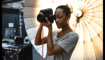 Slēdža panākumi: uzlabojiet savas prasmes ar visaptverošu fotogrāfijas izglītību