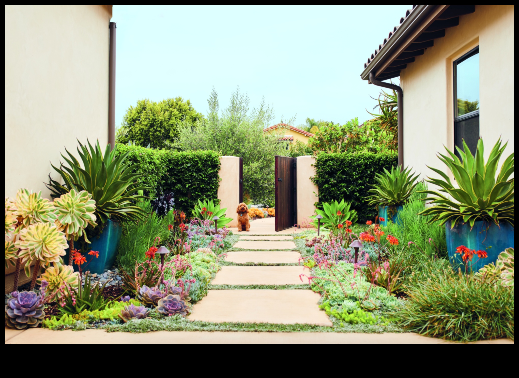 Burvīgi zaļumi: telpu pārveidošana ar mākslinieciskiem dārza akcentiem