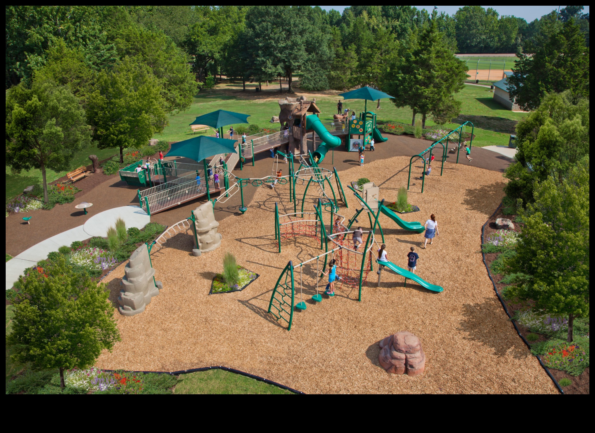 Dabas iedvesmota rotaļa: dodieties ārā saviem mājdzīvniekiem